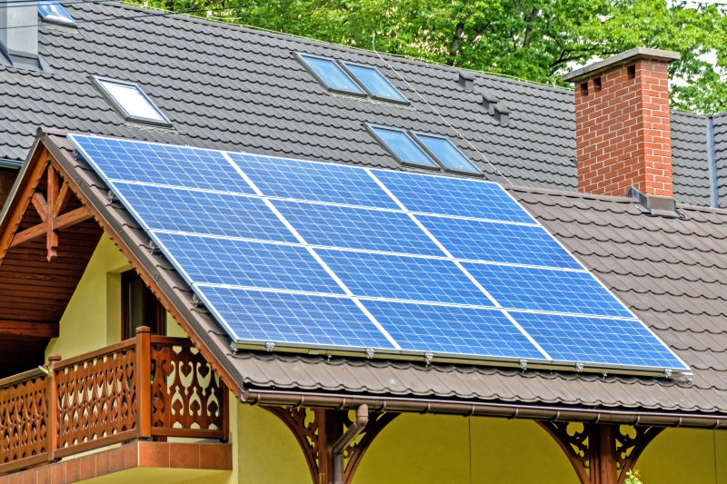 chauffagiste-SERANON-min_solar-panels-1477987